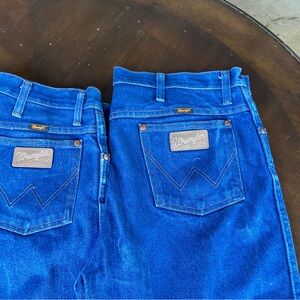 2 pairs of Wrangler Men's Blue Jeans 36x32 size one has grass stains still good